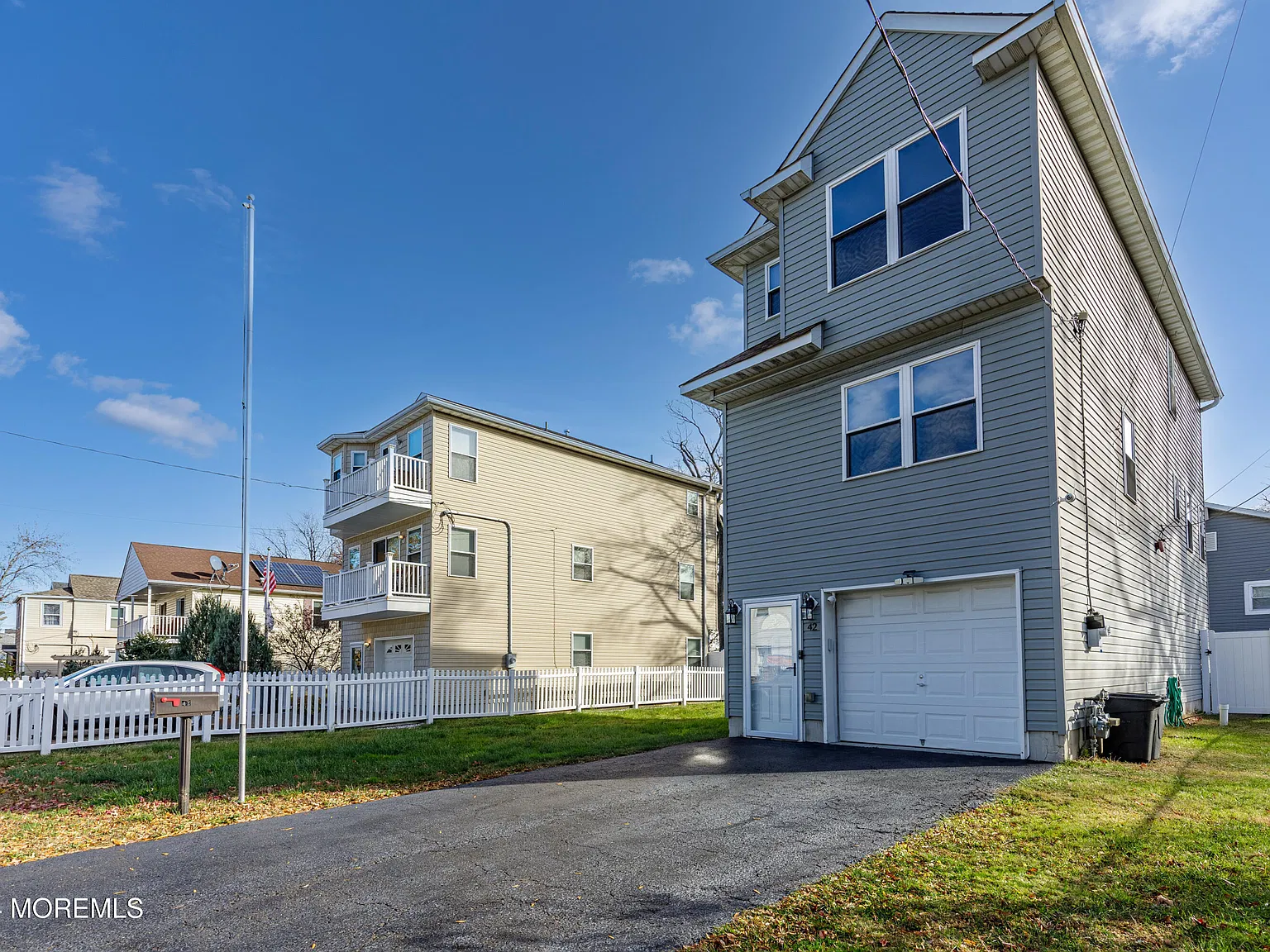 3 bed, 1.5 bath, 1360 sqft, $3,300 — Photo 3