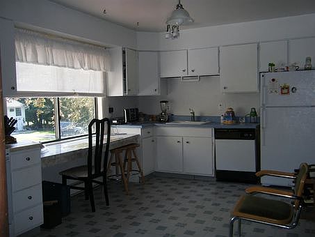 4th image of 11 Laura Ln