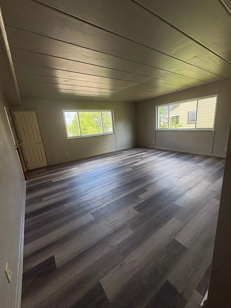 Spacious 1,200 Sq Ft Apt w/Garage Near Downtown Dayton — Photo 3