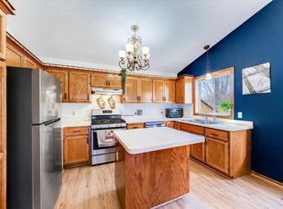 8913 Quinwood Ln N, Maple Grove, MN 55369