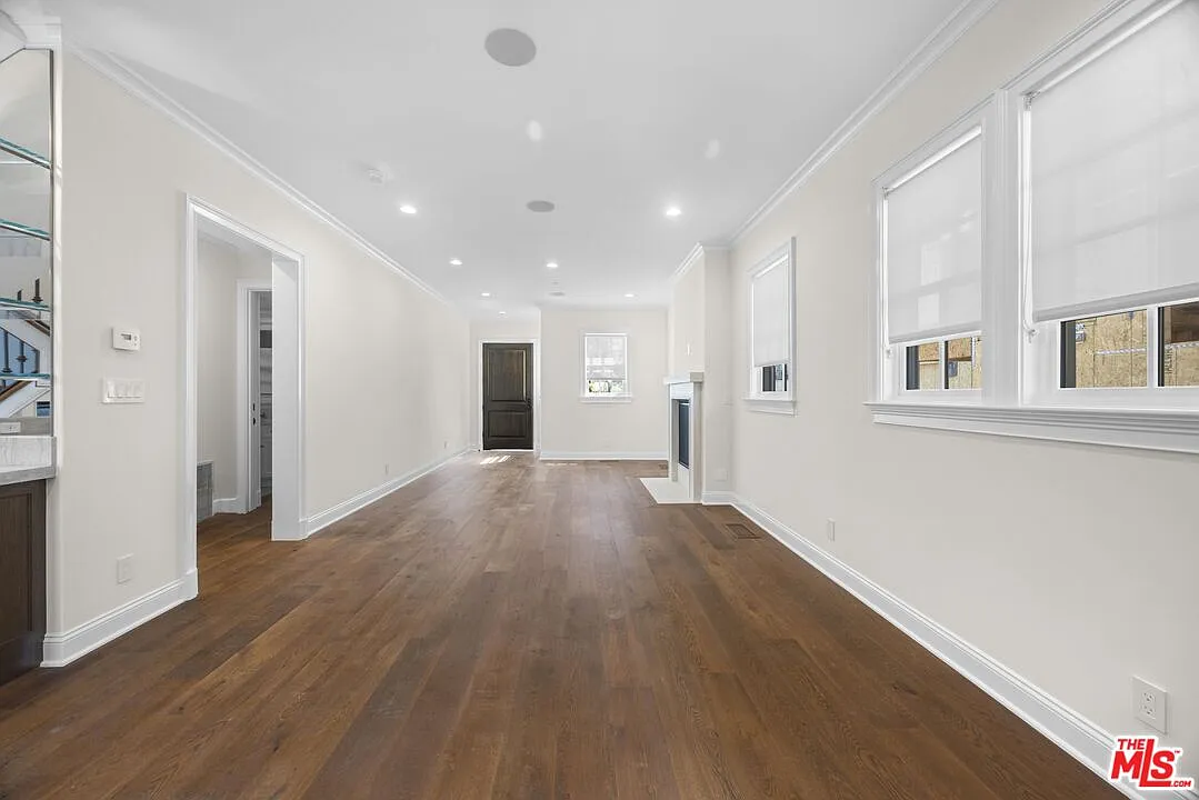 4 bed, 4.5 bath, 2800 sqft, $13,500 — Photo 4