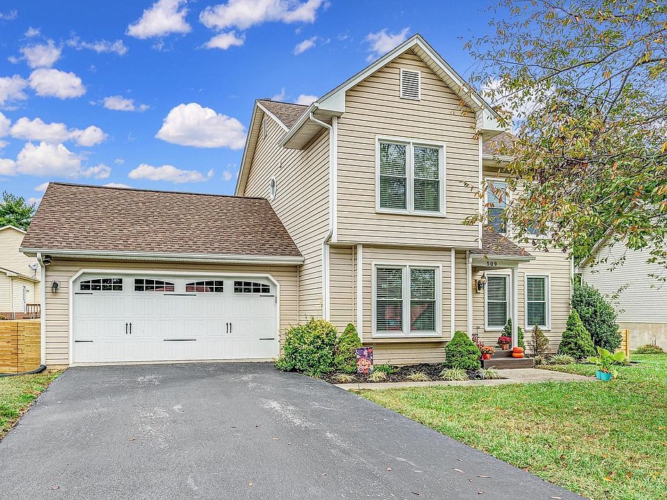 1st image of 509 Duxbury Ln