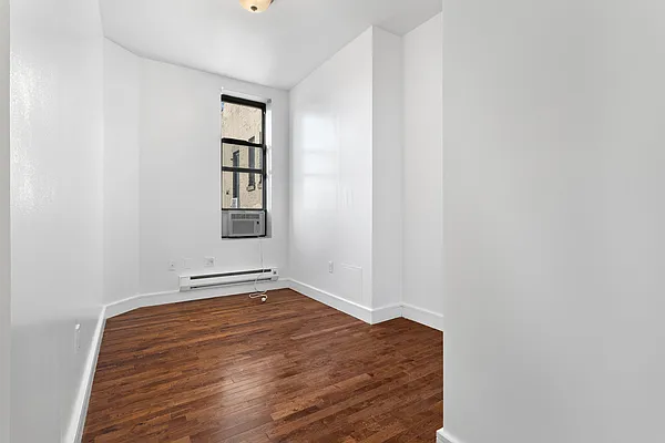 Rented by Safdie Realty Group | media 26