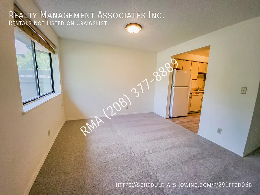 Lovely 3 Bedroom Woodbine Condo off Gekeler Lane — Photo 4