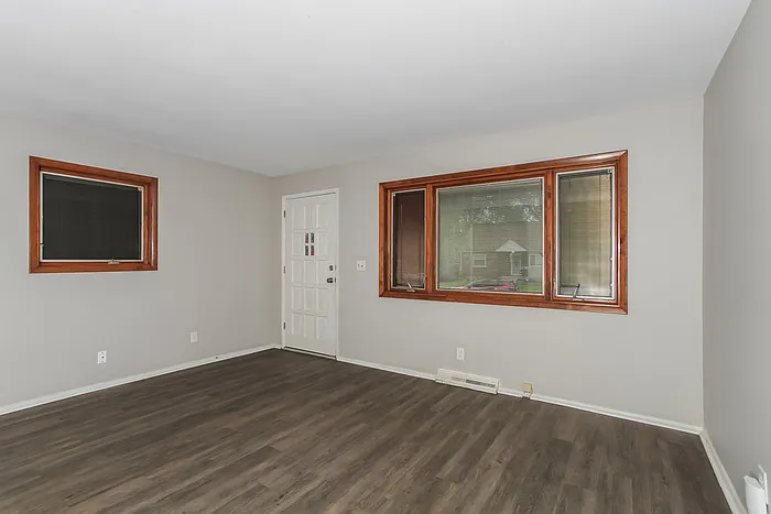9292 Coogan Dr — Photo 2