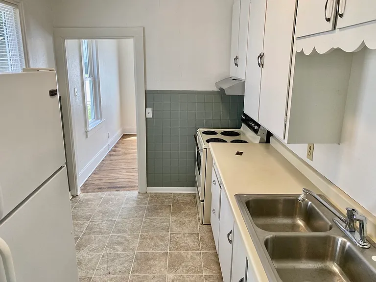 223 W Marion St — Photo 2