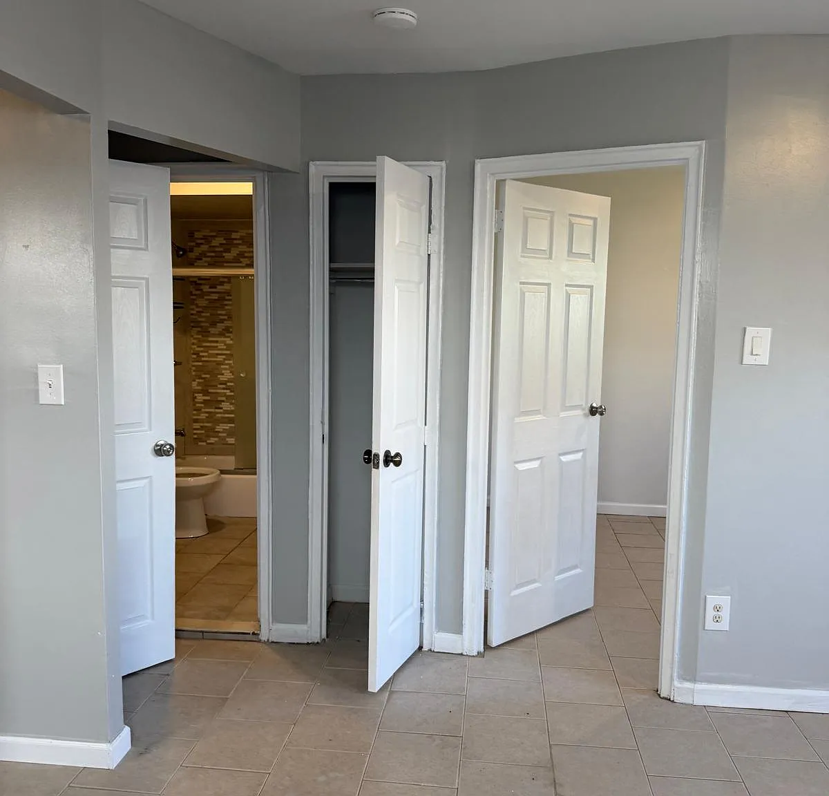 2 bed, 1000 sqft, $2,500 — Photo 3
