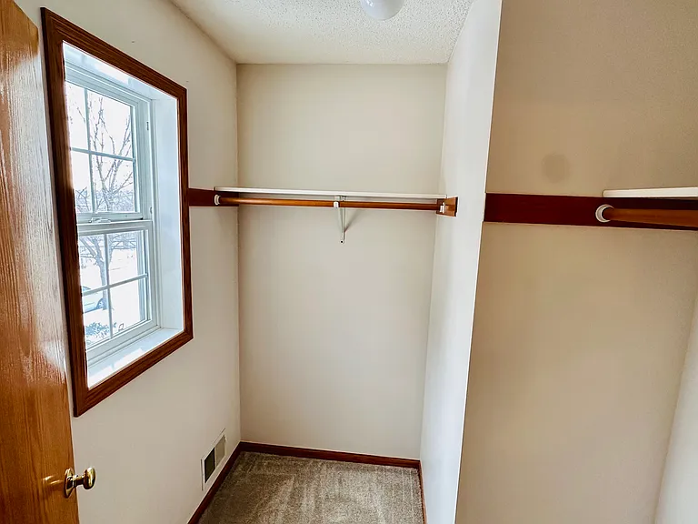 335 Sherwood Ave — Photo 18