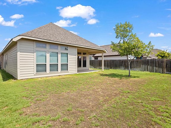 5th image of 1921 Creek Ridge St