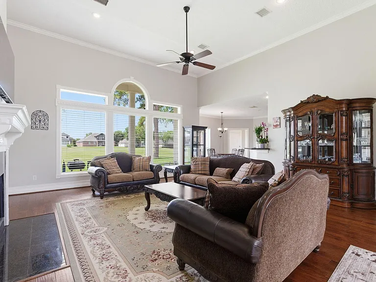 108 Somerton Dr — Photo 3
