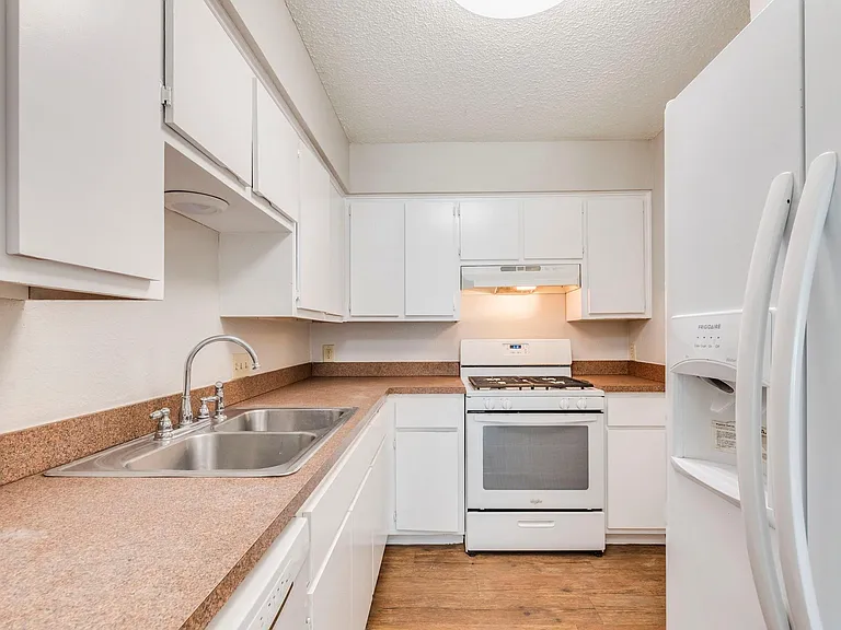 1110 Hyridge St — Photo 5