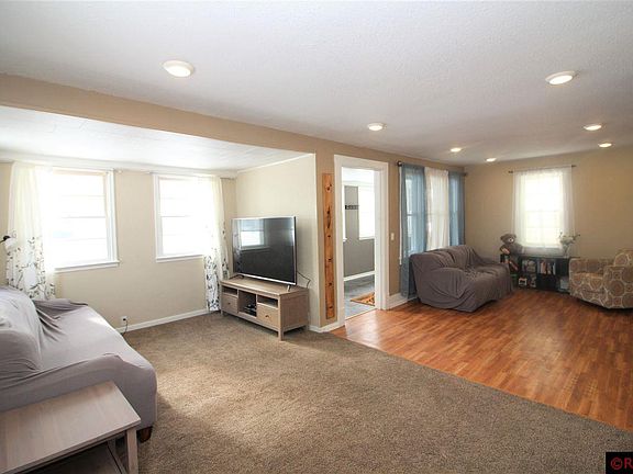 5th image of 200 Maywood Ave