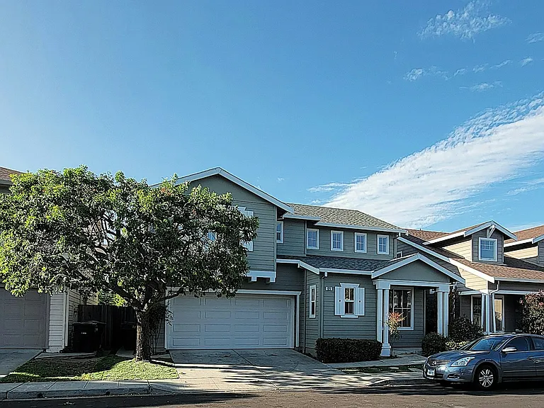 925 Gates St — Photo 2