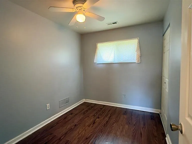 26742 Penn St — Photo 12