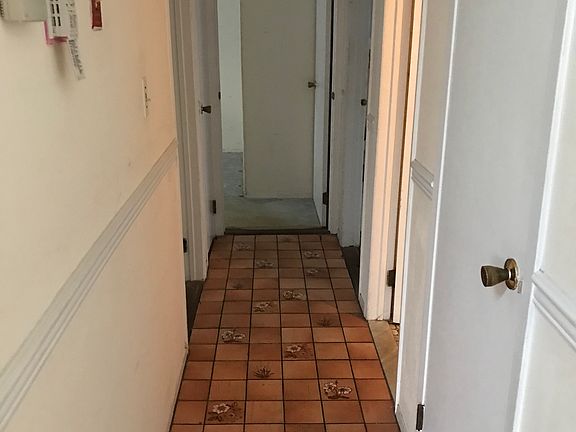 3rd image of 21 Lombardy Dr