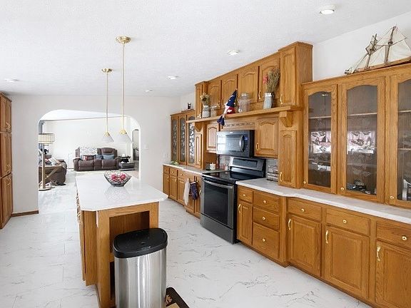 4th image of 565 Ridge Rd