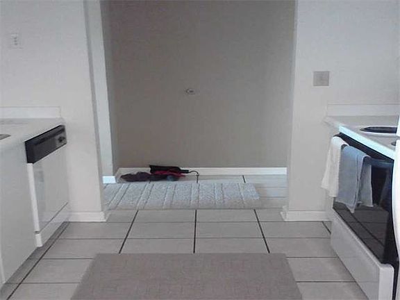 4th image of 3020 NE 32nd Ave APT 410