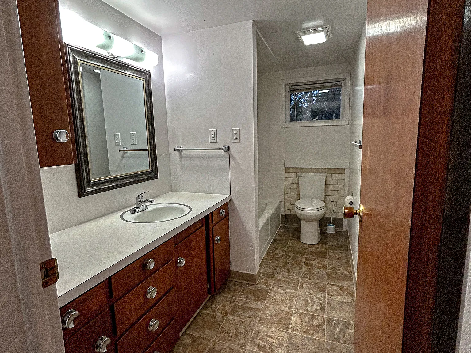 2 bed, 1.5 bath, 990 sqft, $1,500 — Photo 4
