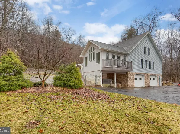 518 Broad St, Hegins, PA 17938