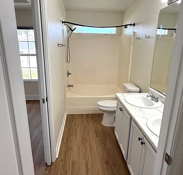 1111 SW Yorktown Gln — Photo 7
