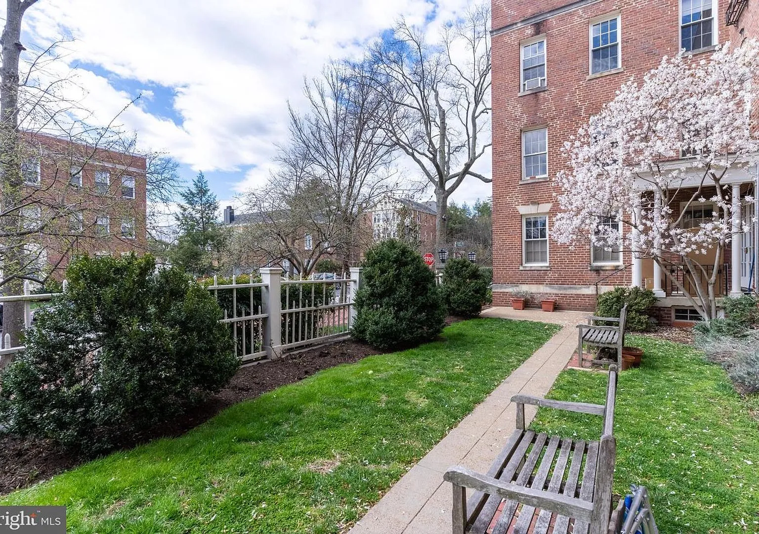 Top Floor Georgetown Two Bedroom in Amazing Location! — Photo 2