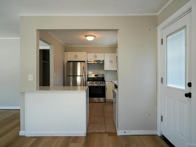 59 Troy Ave #UPPER — Photo 7