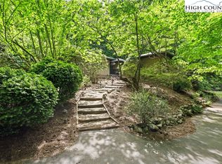 219 Rhododendron Ln, Boone, NC 28607