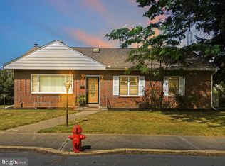 130 S 10th St, Akron, PA 17501