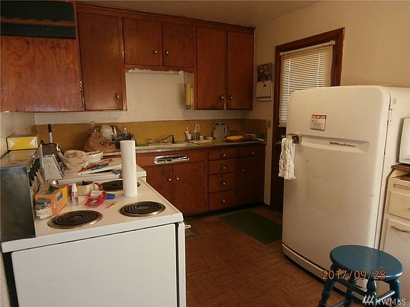 4th image of 171 131st St E