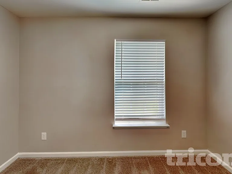 1129 Hawick Dr — Photo 13