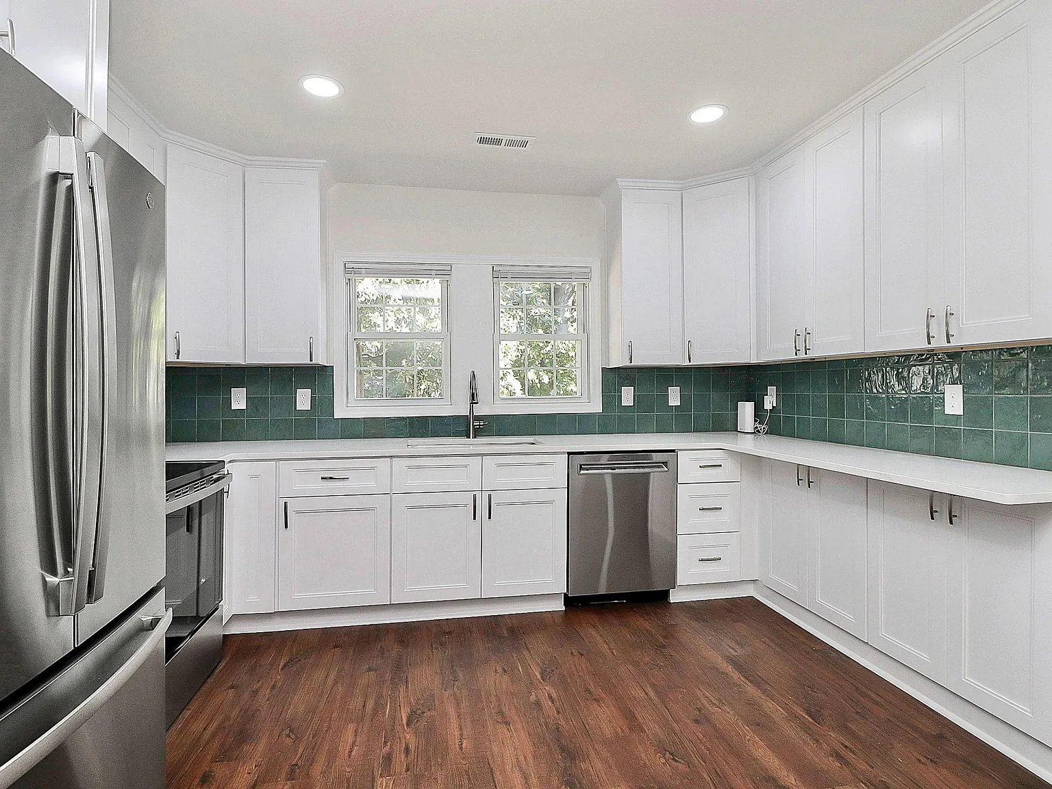 4 bed, 5.0 bath, 1900 sqft, $1,122 — Photo 3