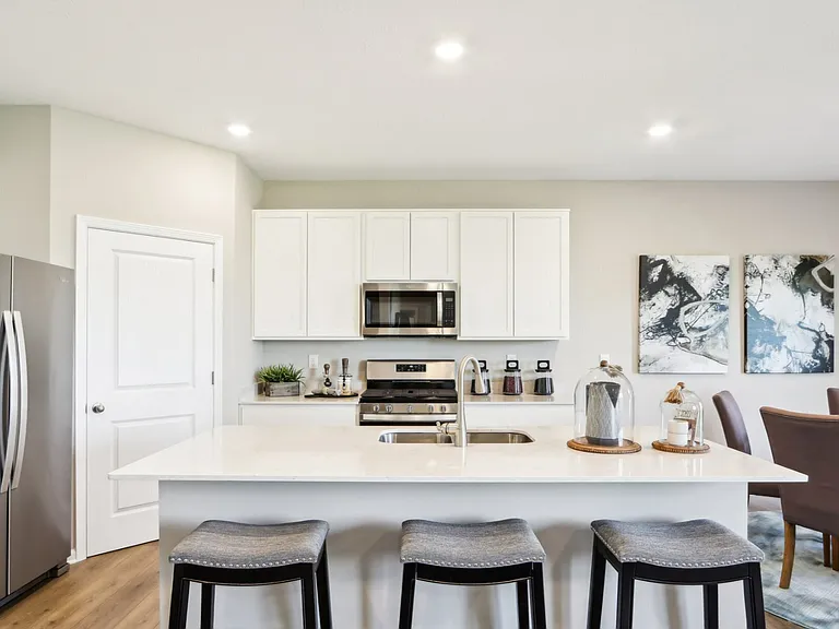 1559 Albatross St — Photo 8