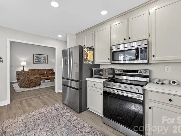 1665 Sherwood Ct — Photo 9