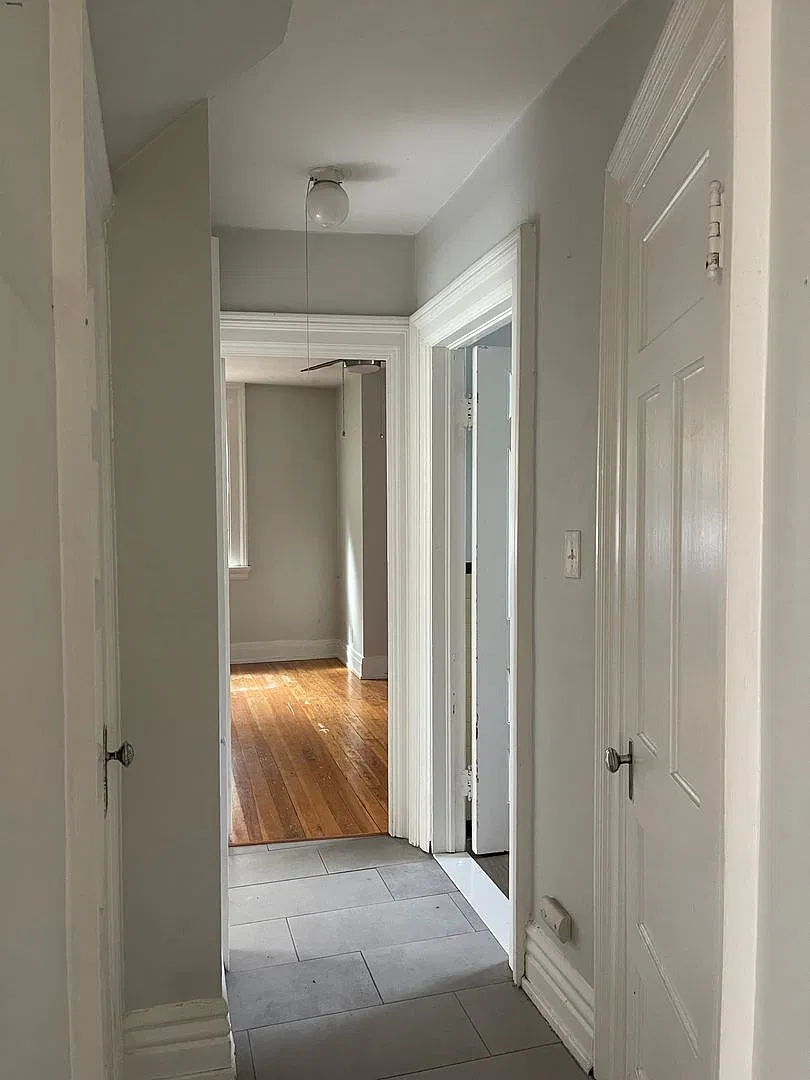 554 Linwood — Photo 2