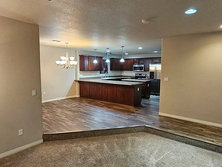 1376 Riverfront Dr — Photo 10