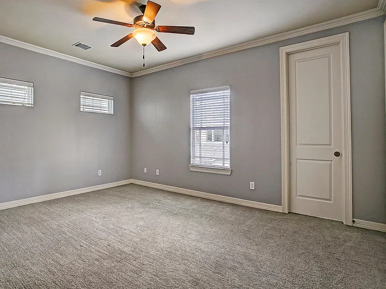 1140 Robbie St — Photo 13