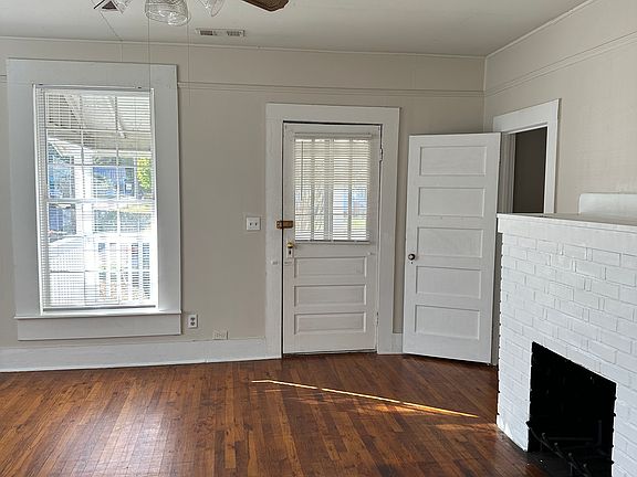 Living Room- Fireplace does not work