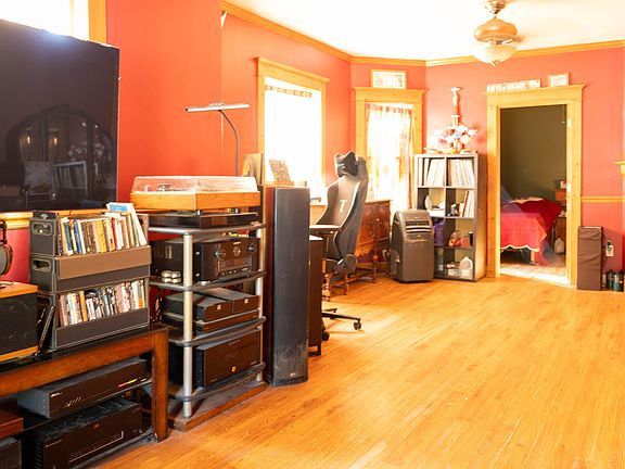 5th image of 509 N Ball St