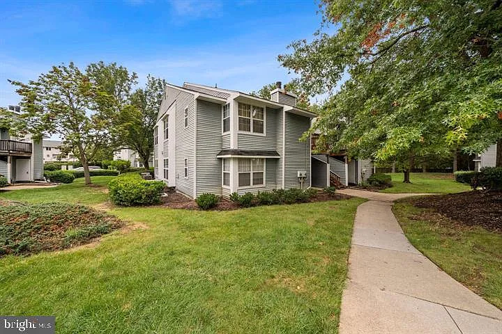 8607 Beekman Pl #7B