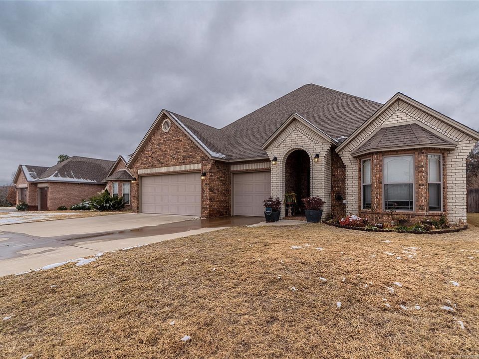 1st image of 827 Great Oaks Dr