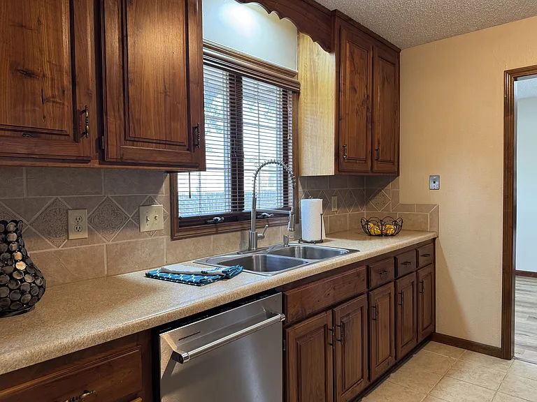 5406 SW 11th St — Photo 5