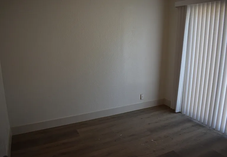 1720 Bessie Ave — Photo 17