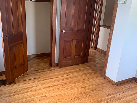 4th image of 39 Henderson Ave