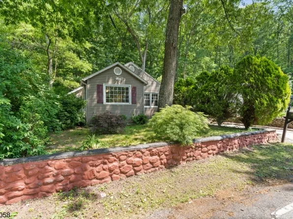 350 Skyline Lake Dr, Ringwood Boro, NJ 07456