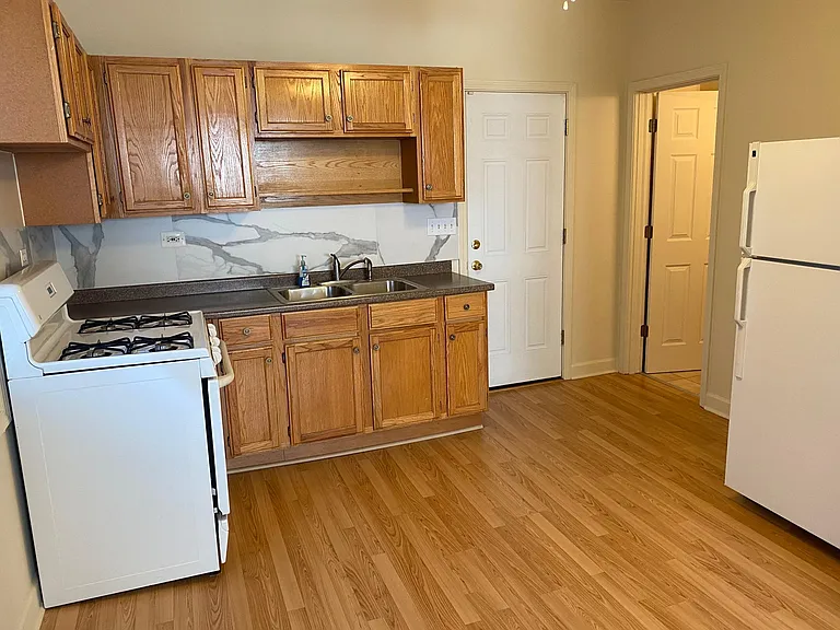 872 N Marshfield Ave #CH2 — Photo 6