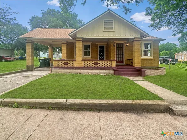 320 E South Main St, Flatonia, TX 78941