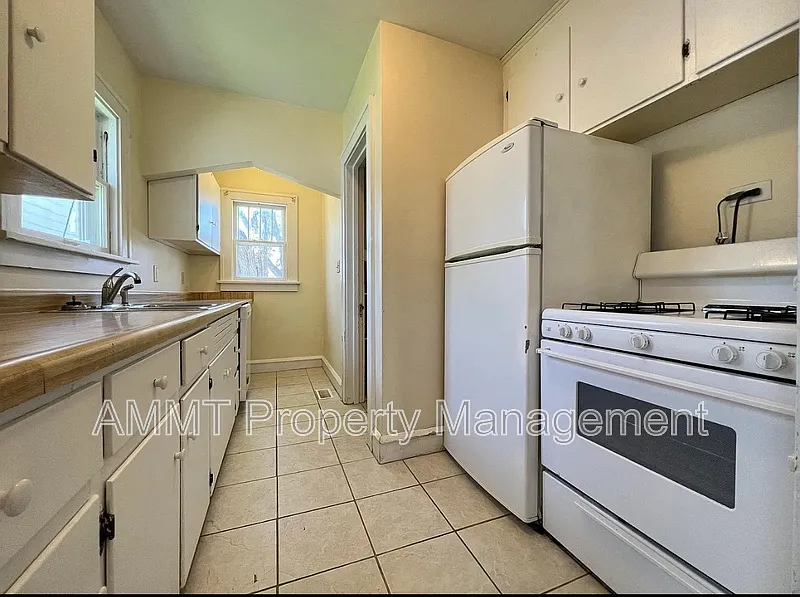 Building Photo - 421 19th St NE