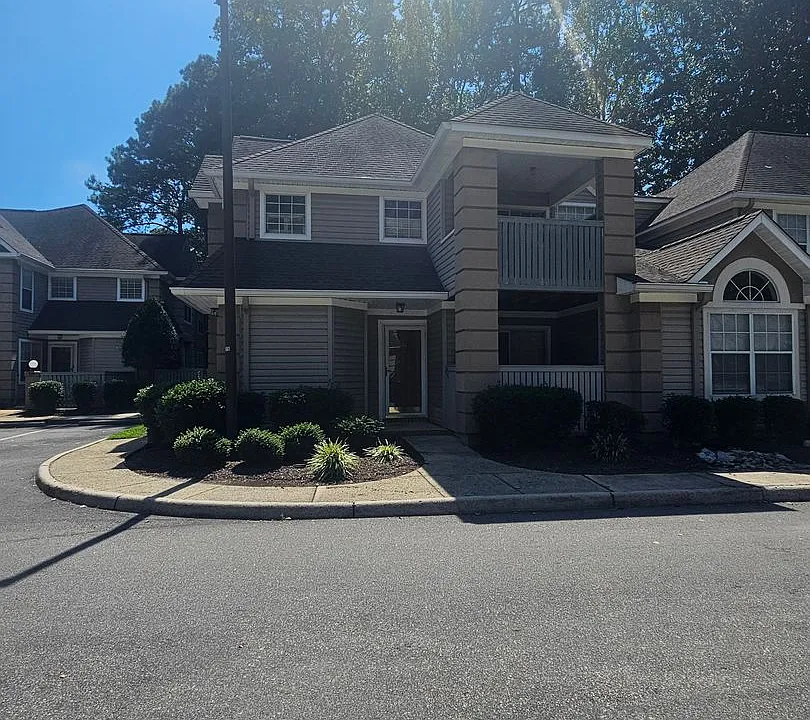 315 Gainsborough Sq