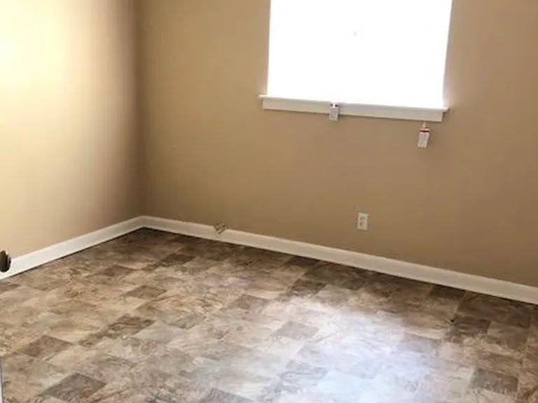 275 S McDonald Rd SW — Photo 4