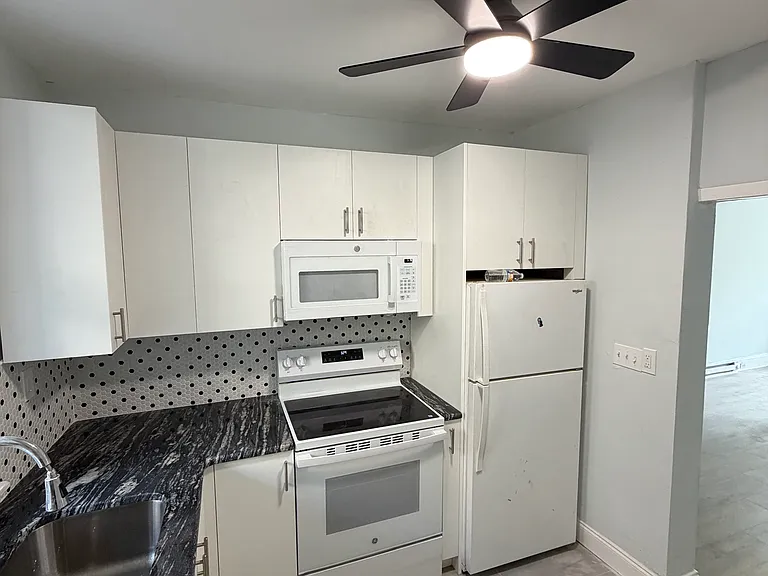 3327 Rand St — Photo 1